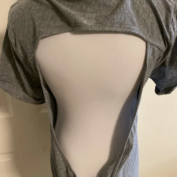 Very cool RVCA open back t-shirt - Picture 8 of 12